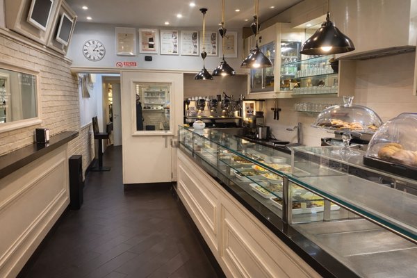 locale commerciale in vendita a Roma in zona Campo Marzio