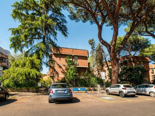 appartamento in vendita a Roma in zona Giuliano Dalmata