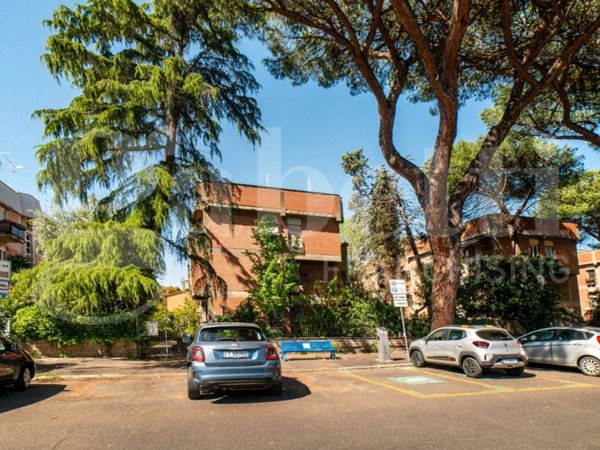 appartamento in vendita a Roma in zona Giuliano Dalmata