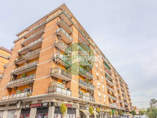 appartamento in vendita a Roma in zona Tuscolano