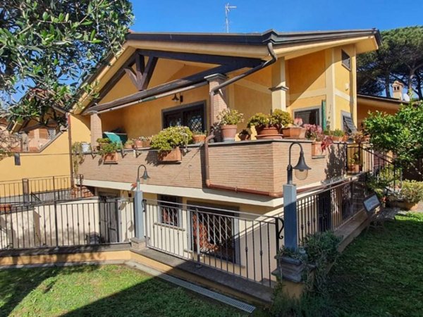 casa indipendente in vendita a Roma in zona Infernetto