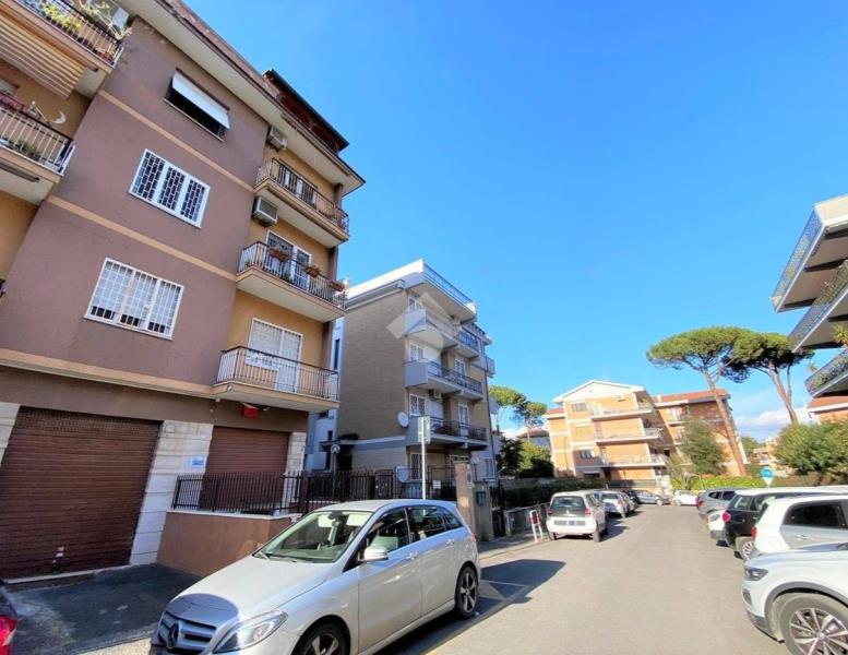 locale commerciale in vendita a Roma in zona Portuense