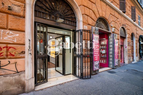 negozio in vendita a Roma in zona Trastevere