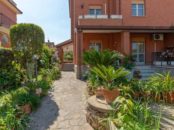 casa indipendente in vendita a Roma in zona Dragona/Bagnoletto