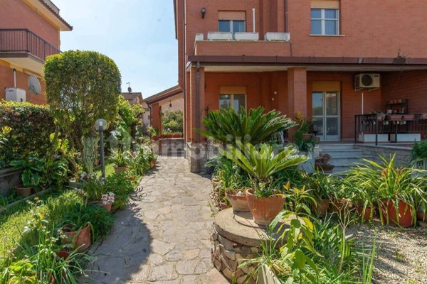 casa indipendente in vendita a Roma in zona Dragona/Bagnoletto