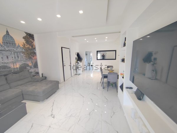 appartamento in vendita a Roma in zona Torre Angela
