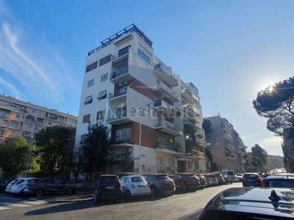 appartamento in vendita a Roma in zona Ardeatino