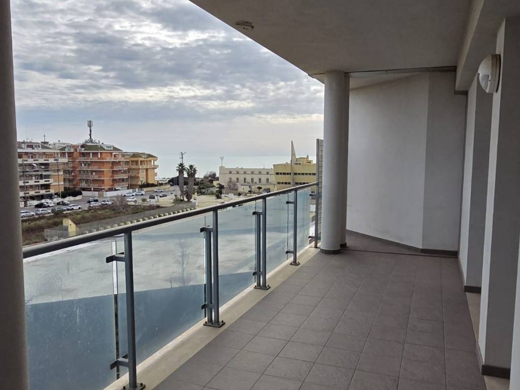 appartamento in vendita a Roma in zona Ostia