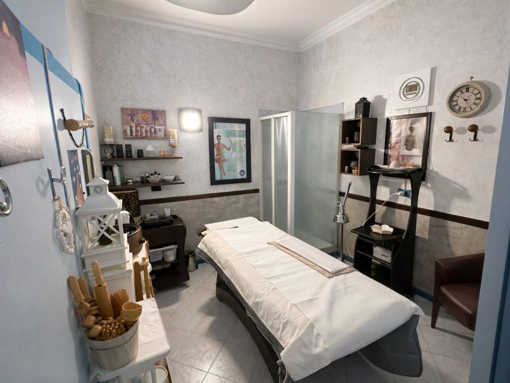 negozio in vendita a Roma in zona Castel Fusano