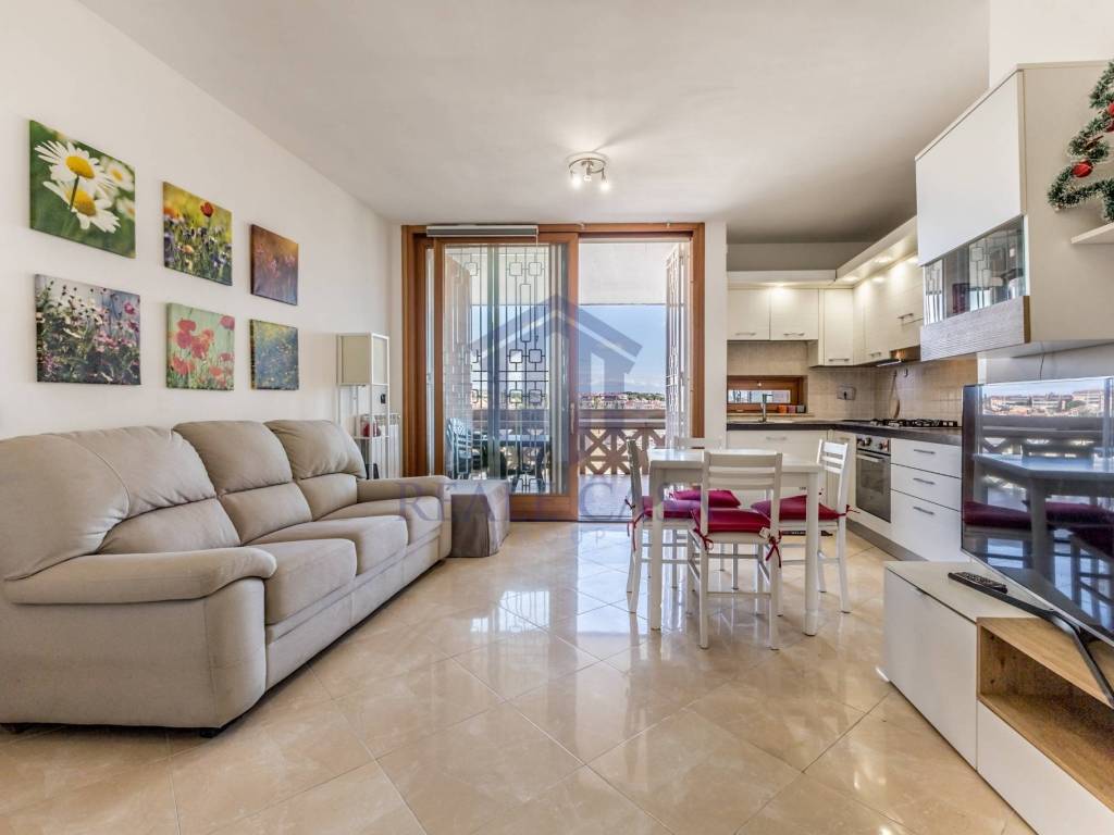 appartamento in vendita a Roma in zona Giardini di Corcolle