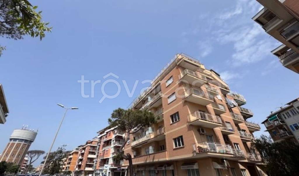 appartamento in vendita a Roma in zona Ostia