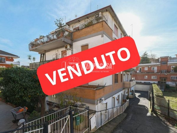appartamento in vendita a Roma in zona Tomba di Nerone