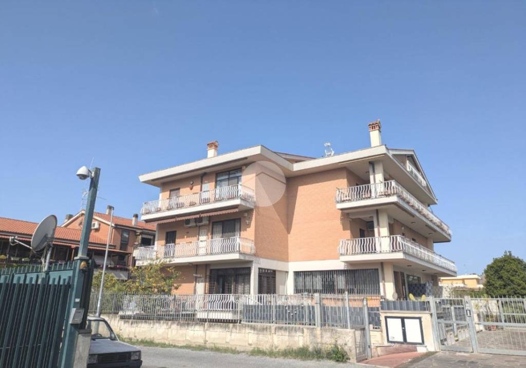 appartamento in vendita a Roma in zona Casal Morena