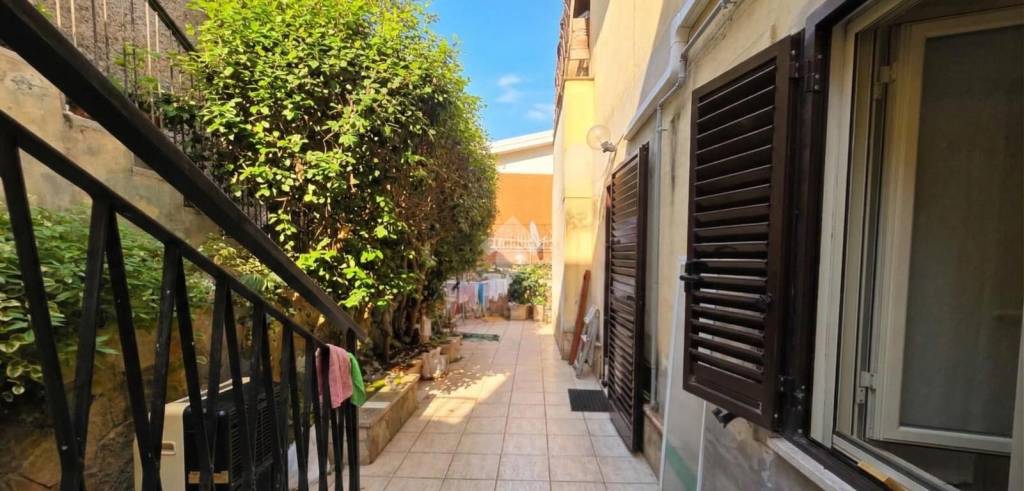 appartamento in vendita a Roma in zona Torrione Cerquetta