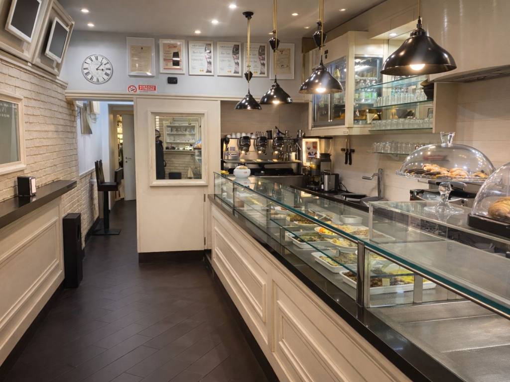 negozio in vendita a Roma in zona Tor di Quinto