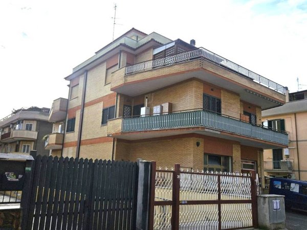 appartamento in vendita a Roma in zona Torre Angela