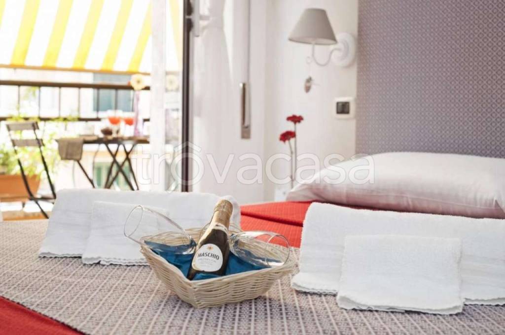 negozio in vendita a Roma in zona Appio Latino