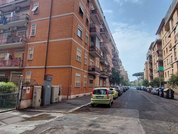 appartamento in vendita a Roma in zona Castel Fusano
