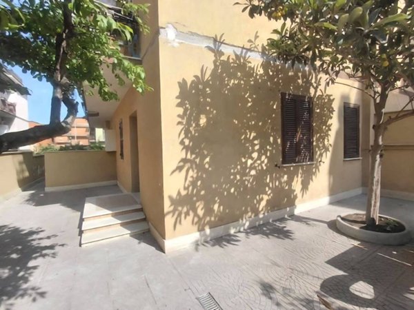 appartamento in vendita a Roma in zona Torre Angela