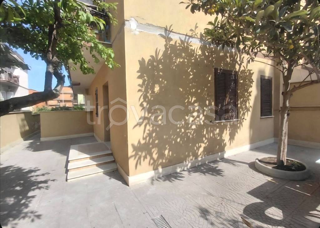 appartamento in vendita a Roma in zona Torre Angela