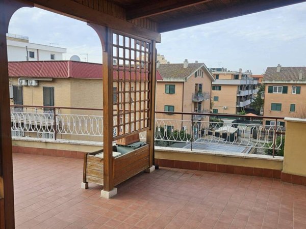 appartamento in vendita a Roma in zona Torre Angela