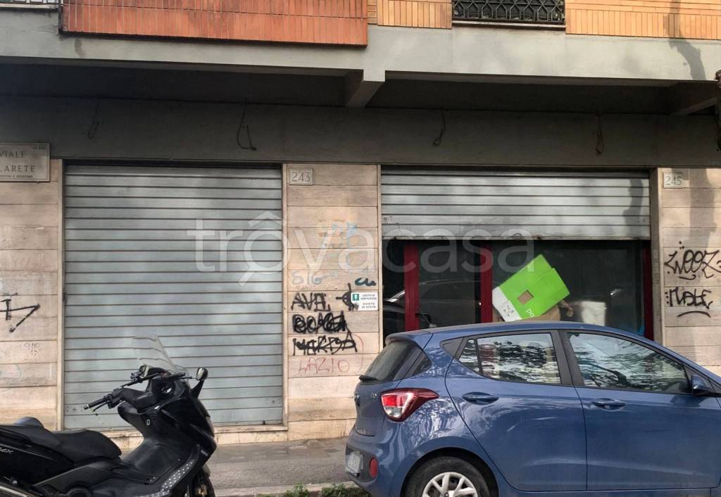 negozio in vendita a Roma in zona Tuscolano