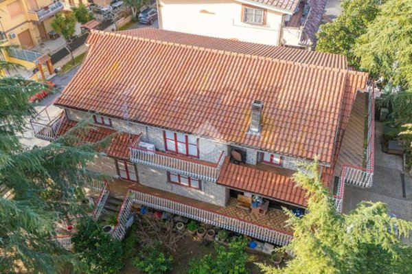 casa indipendente in vendita a Roma in zona Finocchio