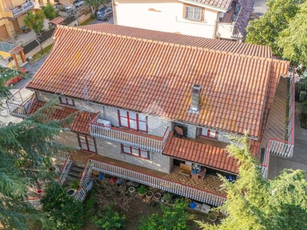 casa indipendente in vendita a Roma in zona Finocchio