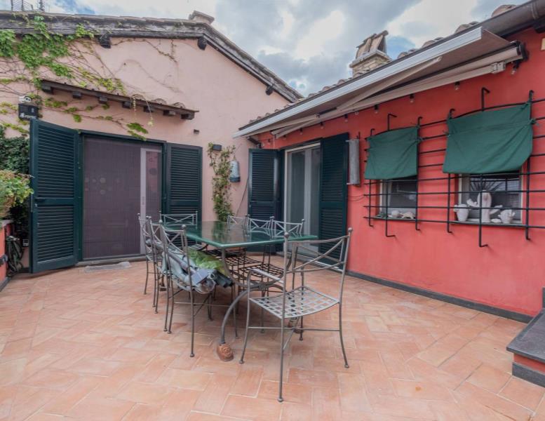 appartamento in vendita a Roma in zona Parione/Sant'Eustachio