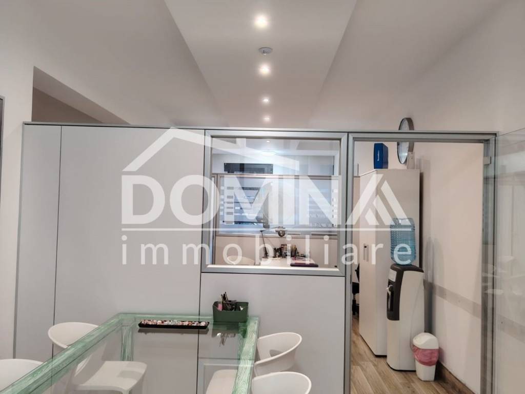 negozio in vendita a Roma in zona Ponte di Nona