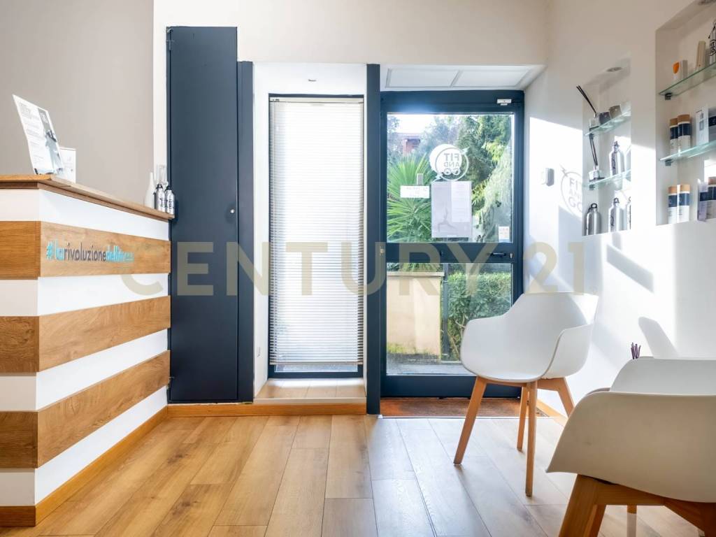 negozio in vendita a Roma in zona Spinaceto