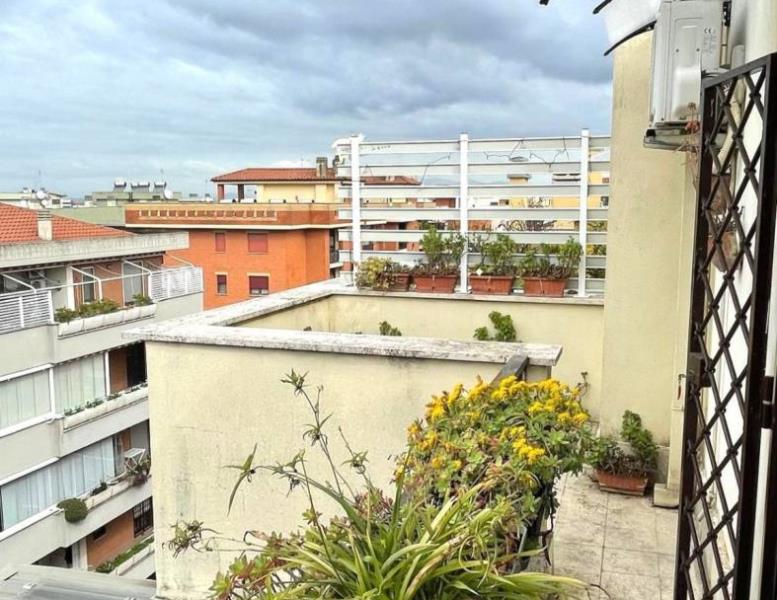 appartamento in vendita a Roma in zona Osteria del Curato