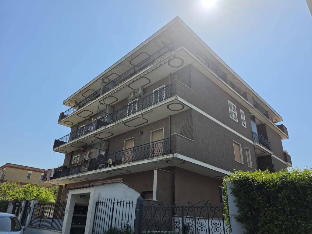 appartamento in vendita a Roma in zona Borghesiana