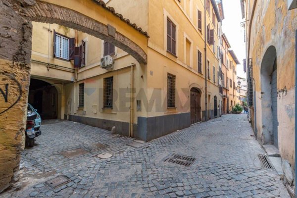 appartamento in vendita a Roma in zona Rione Regola