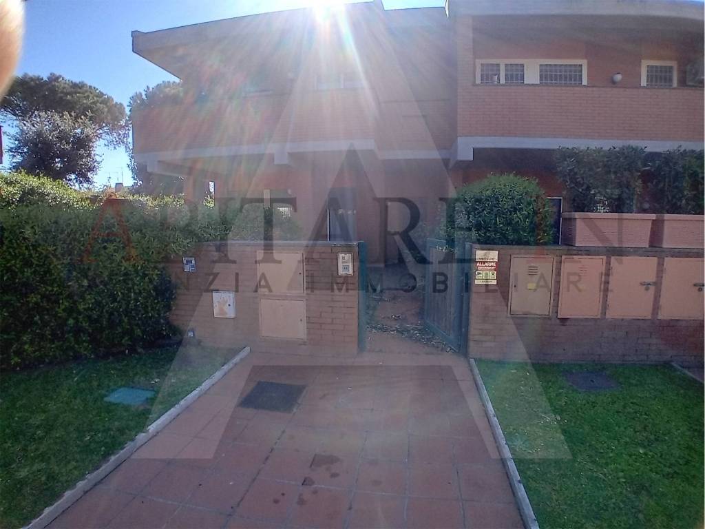 casa indipendente in vendita a Roma in zona Axa