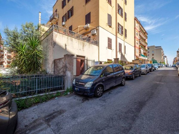 negozio in vendita a Roma in zona Prenestino-Centocelle