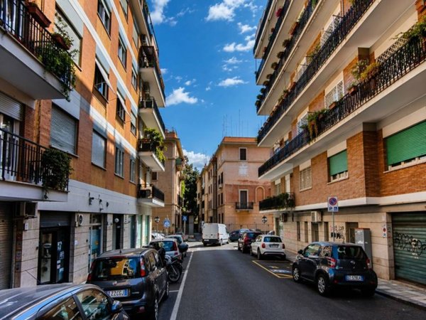 negozio in vendita a Roma in zona Della Vittoria