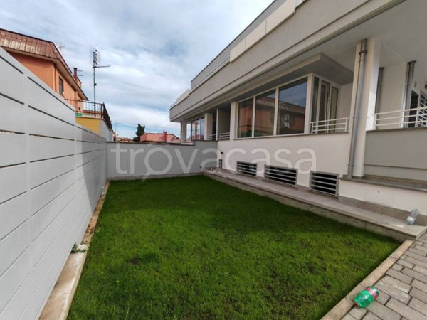 casa indipendente in vendita a Roma in zona Torre Angela