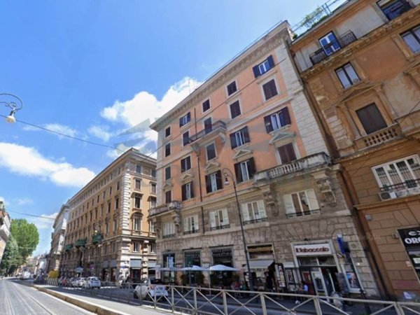 appartamento in vendita a Roma in zona Rione Regola