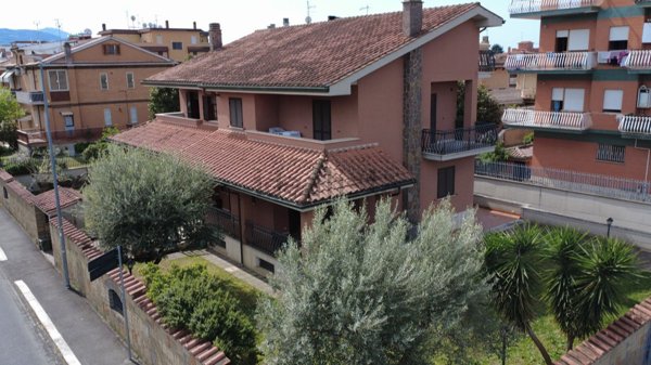 casa indipendente in vendita a Roma in zona Torre Gaia