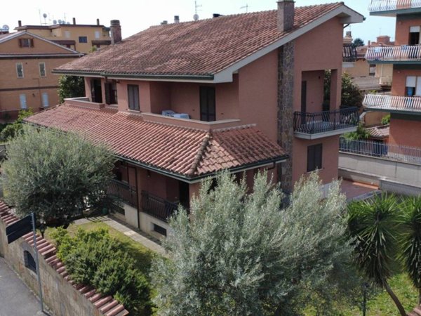 casa indipendente in vendita a Roma in zona Torre Gaia