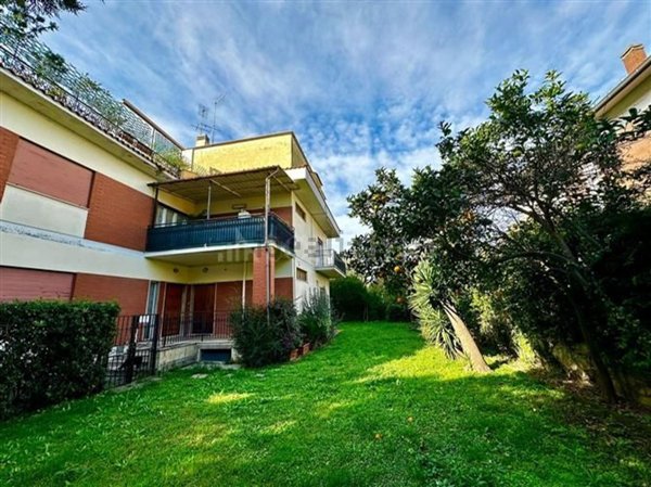appartamento in vendita a Roma in zona Axa