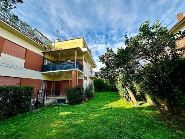 appartamento in vendita a Roma in zona Axa