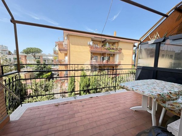 appartamento in vendita a Roma in zona Colle del Sole