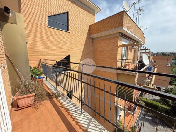 appartamento in vendita a Roma in zona Colle del Sole