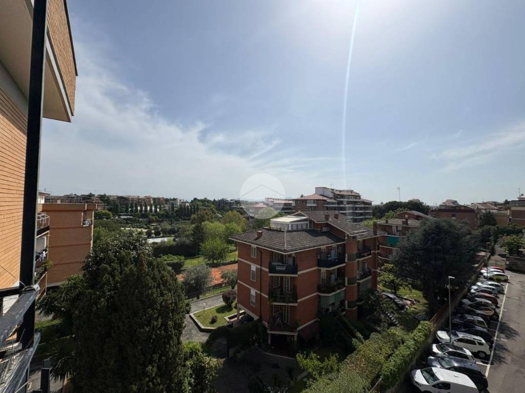 appartamento in vendita a Roma in zona Colle del Sole
