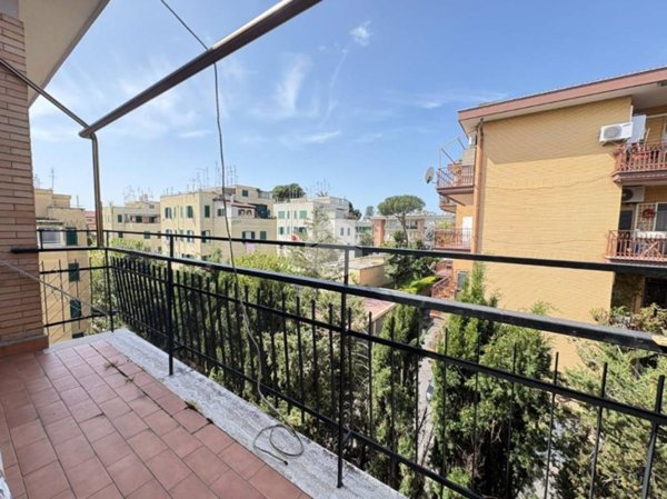 appartamento in vendita a Roma in zona Colle del Sole