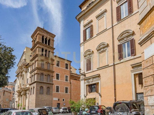 appartamento in vendita a Roma in zona Rione Regola