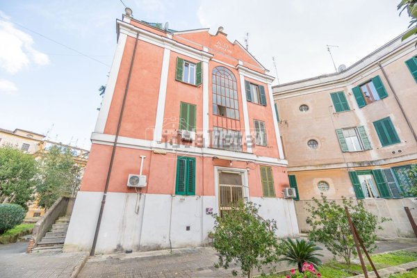 appartamento in vendita a Roma in zona Ostiense
