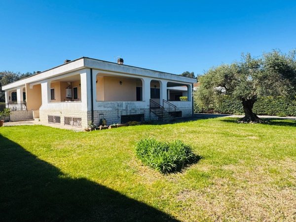 casa indipendente in vendita a Roma in zona EUR